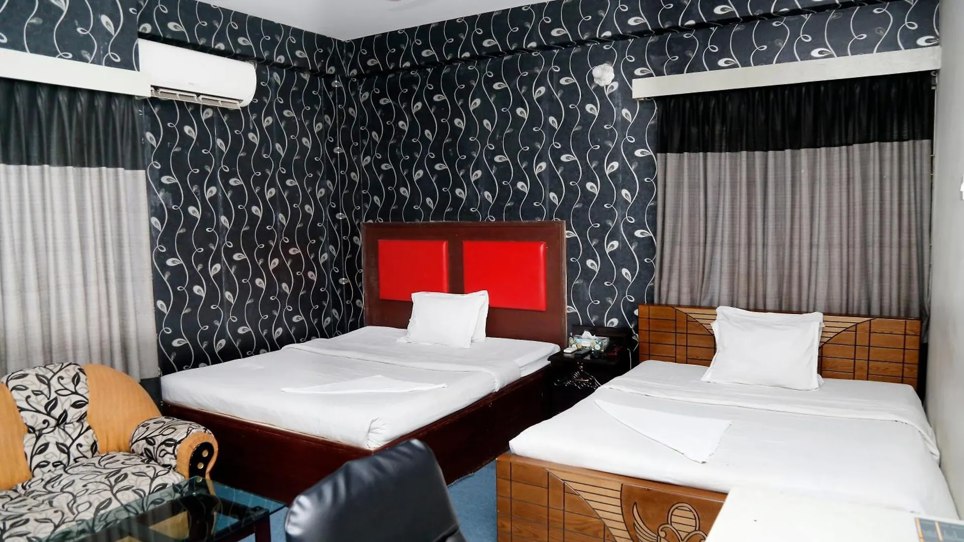 Hotel Blue Bird ダッカ 3*,